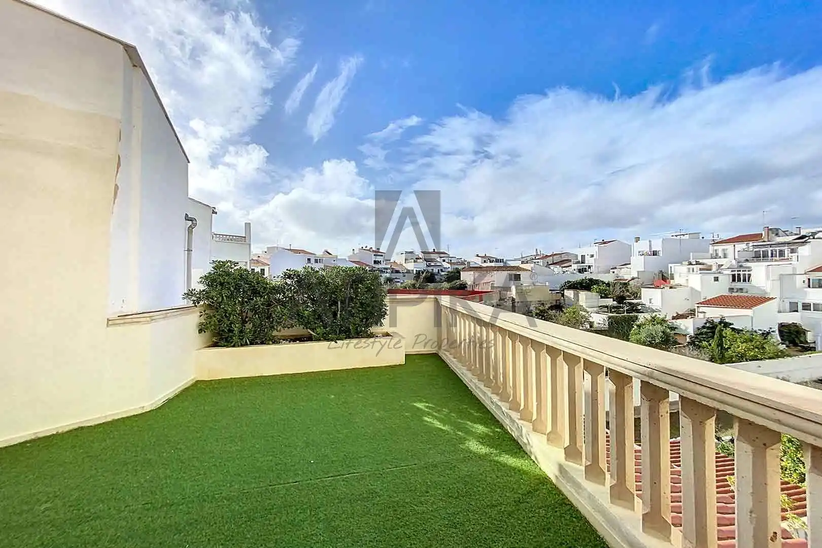 Vista exterior de Casa o xalet en venda en Maó - Mahón amb Aire condicionat, Terrassa i Piscina