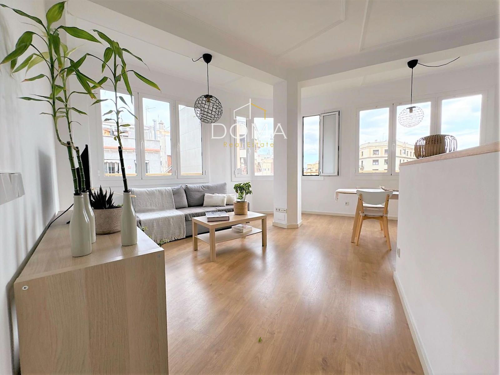 Exterior view of Flat to rent in  Barcelona Capital  with Heating, Parquet flooring and Oven