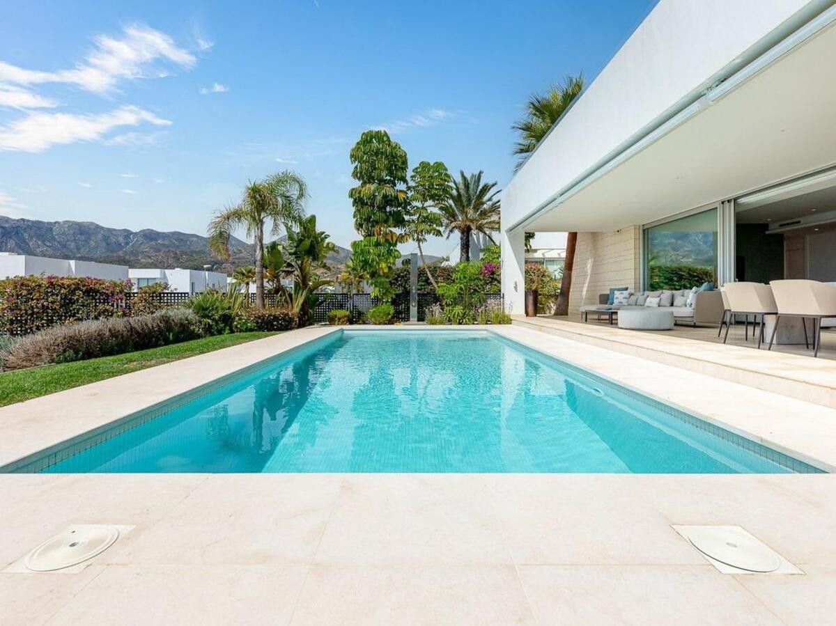 Piscina de Casa o chalet de alquiler en Marbella con Aire acondicionado, Jardín privado y Terraza