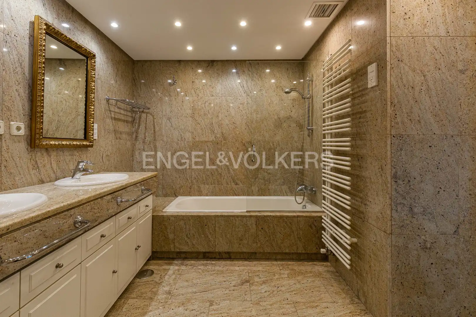 Badezimmer von Wohnung zur Miete in Madrid mit Klimaanlage, Heizung und Privatgarten
