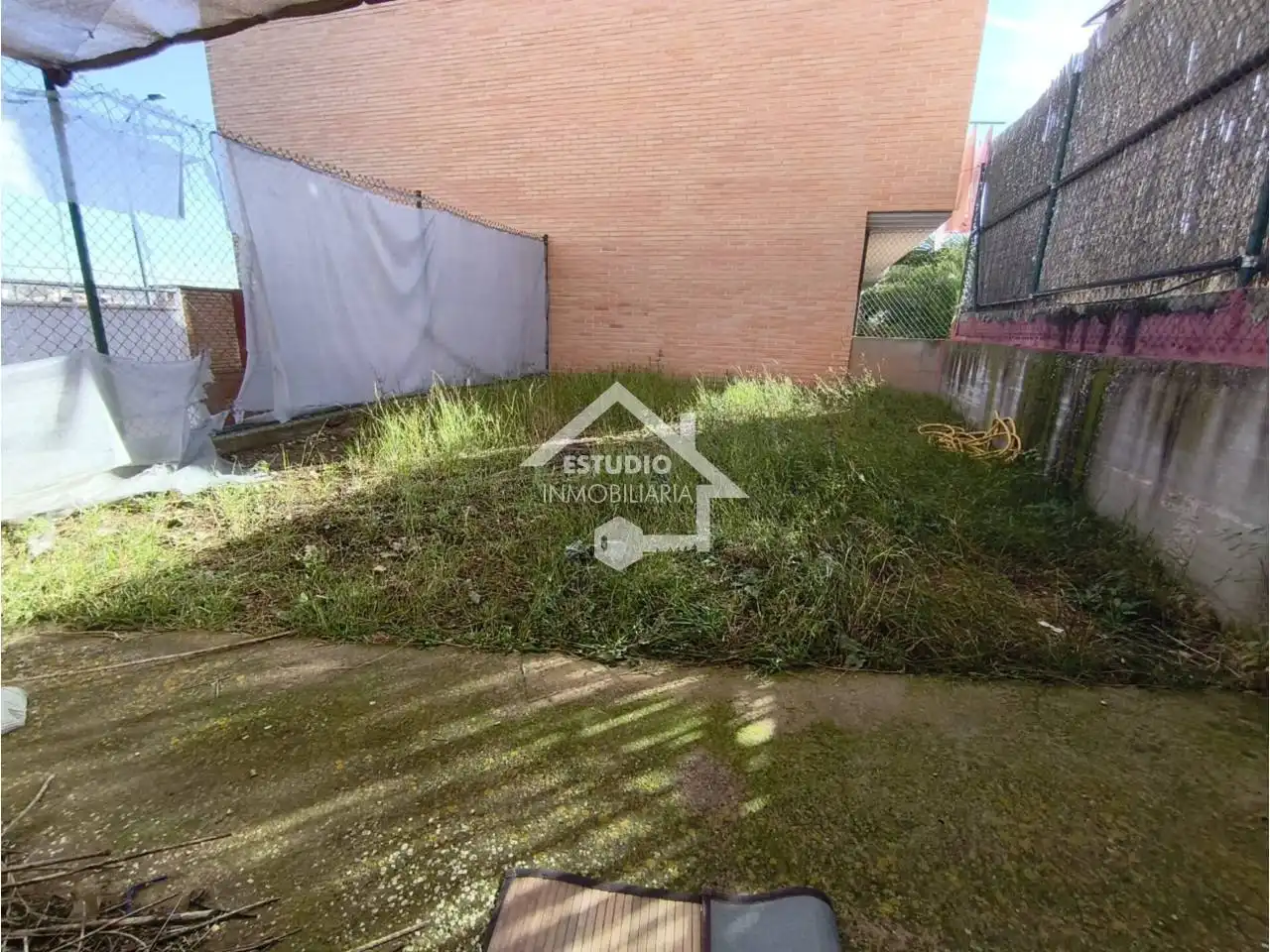 Casa adosada en venta en Mendavia con Calefacción, Jardín privado y Parquet