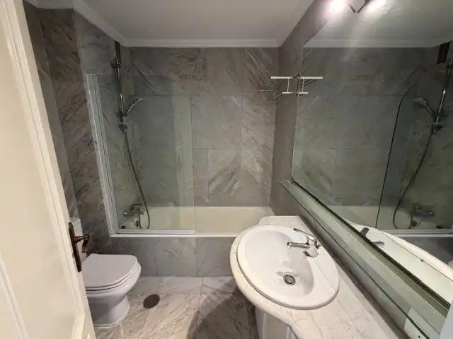 Baño de Piso en venta en León Capital  con Calefacción