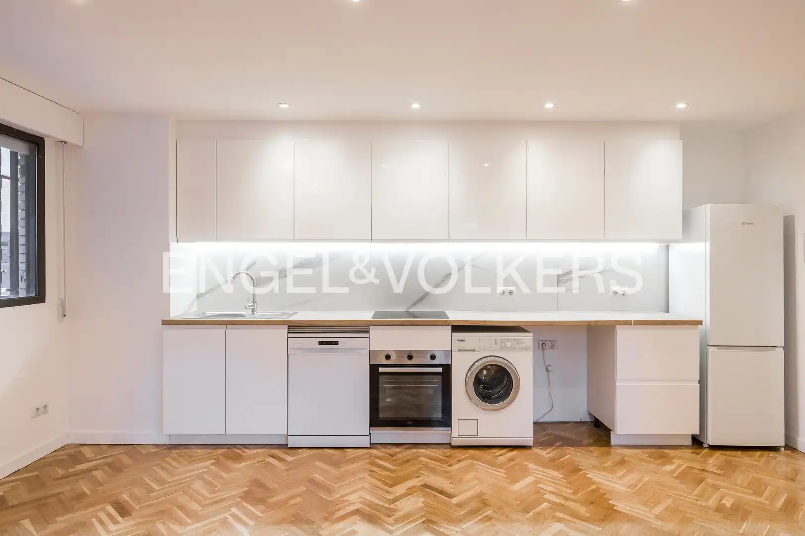 Cocina de Apartamento de alquiler en Madrid con Aire acondicionado, Calefacción y Parquet