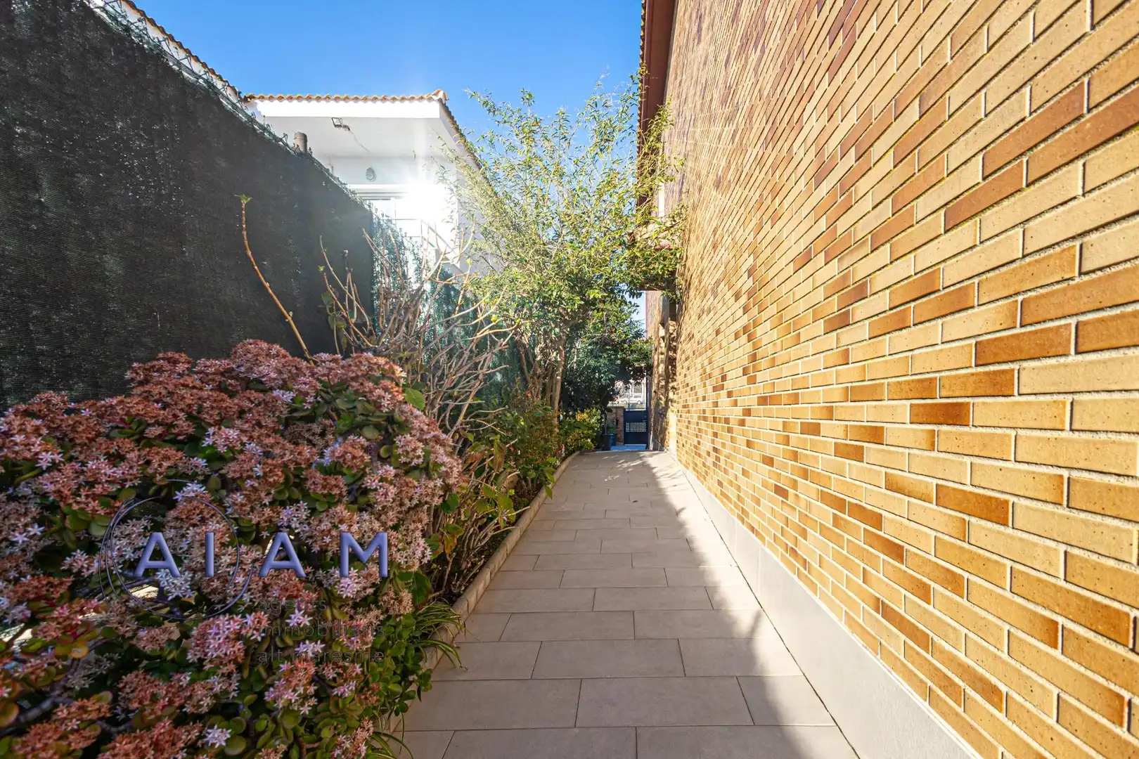 Vista exterior de Casa o xalet en venda en Pineda de Mar amb Aire condicionat, Calefacció i Jardí privat