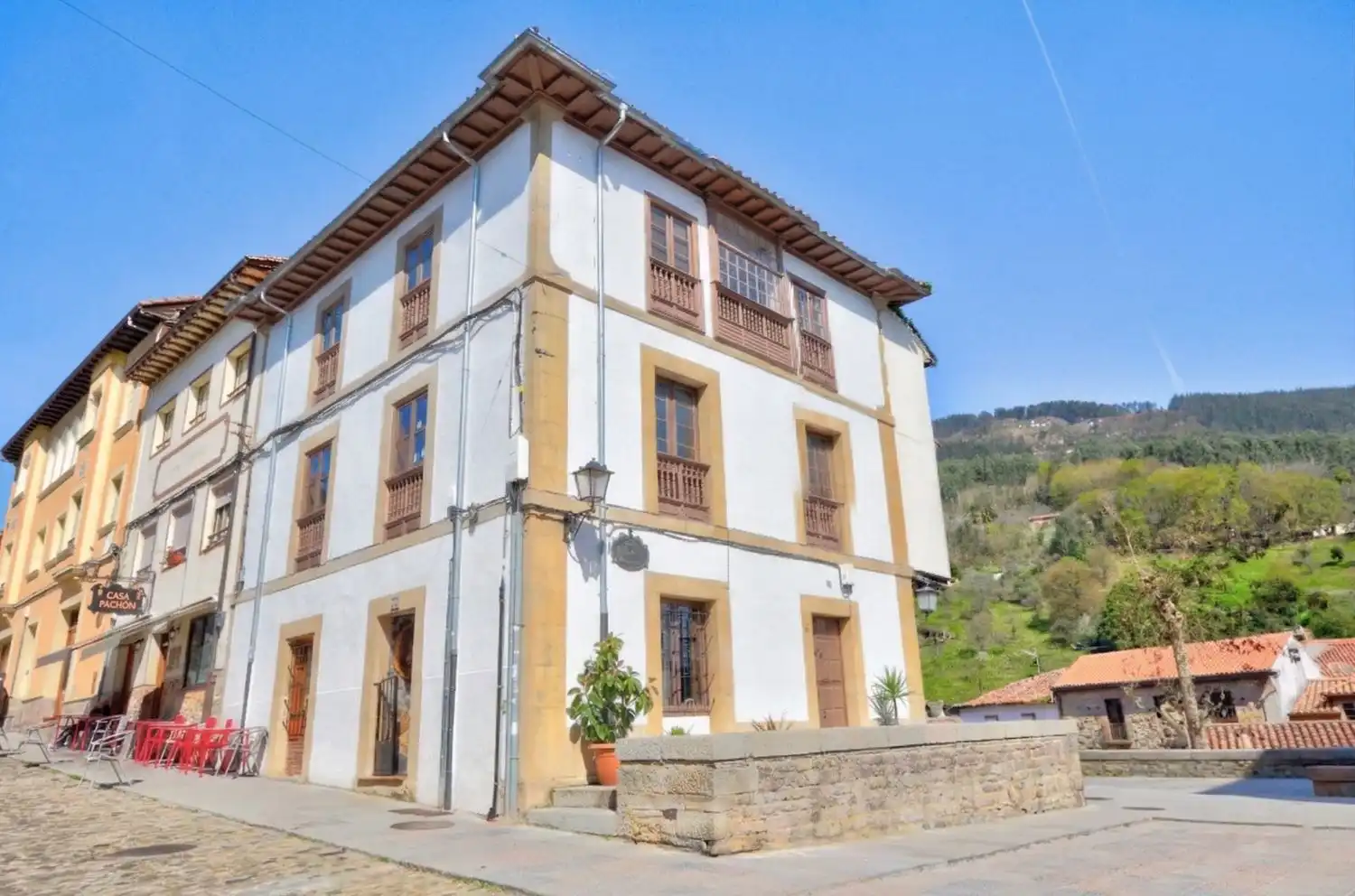 Vista exterior de Pis en venda en Salas amb Piscina