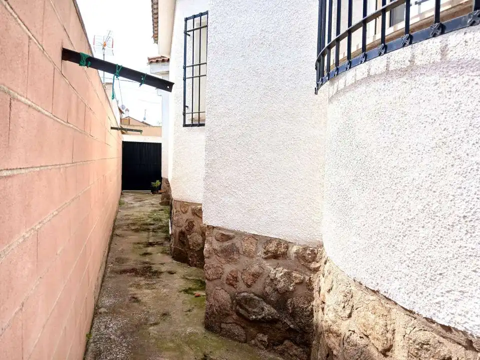 Vista exterior de Casa o chalet en venta en Polán con Jardín privado
