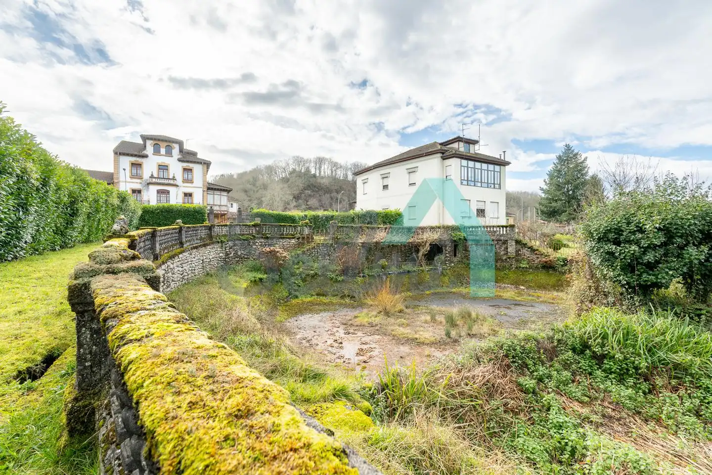 Vista exterior de Casa o xalet en venda en Piloña amb Jardí privat, Parquet i Terrassa