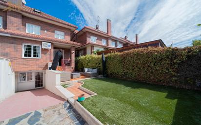 Jardí de Casa adosada en venda en Villaviciosa de Odón amb Aire condicionat i Terrassa