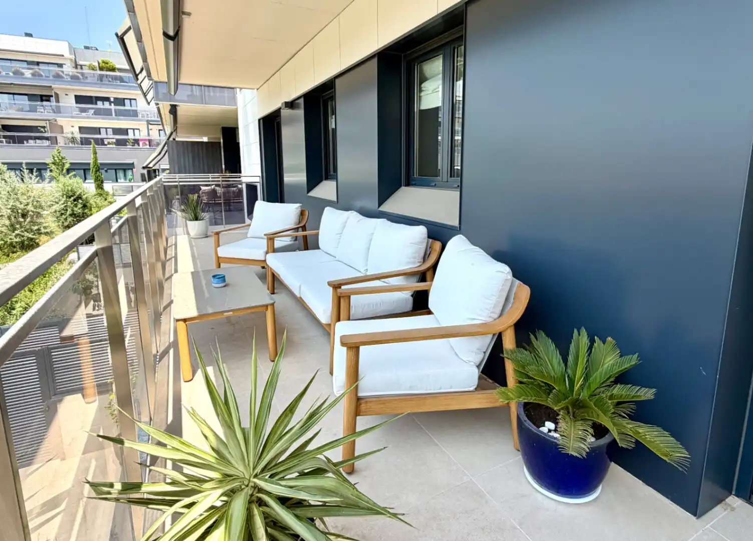 Terrassa de Apartament de lloguer en Sitges amb Aire condicionat, Calefacció i Jardí privat