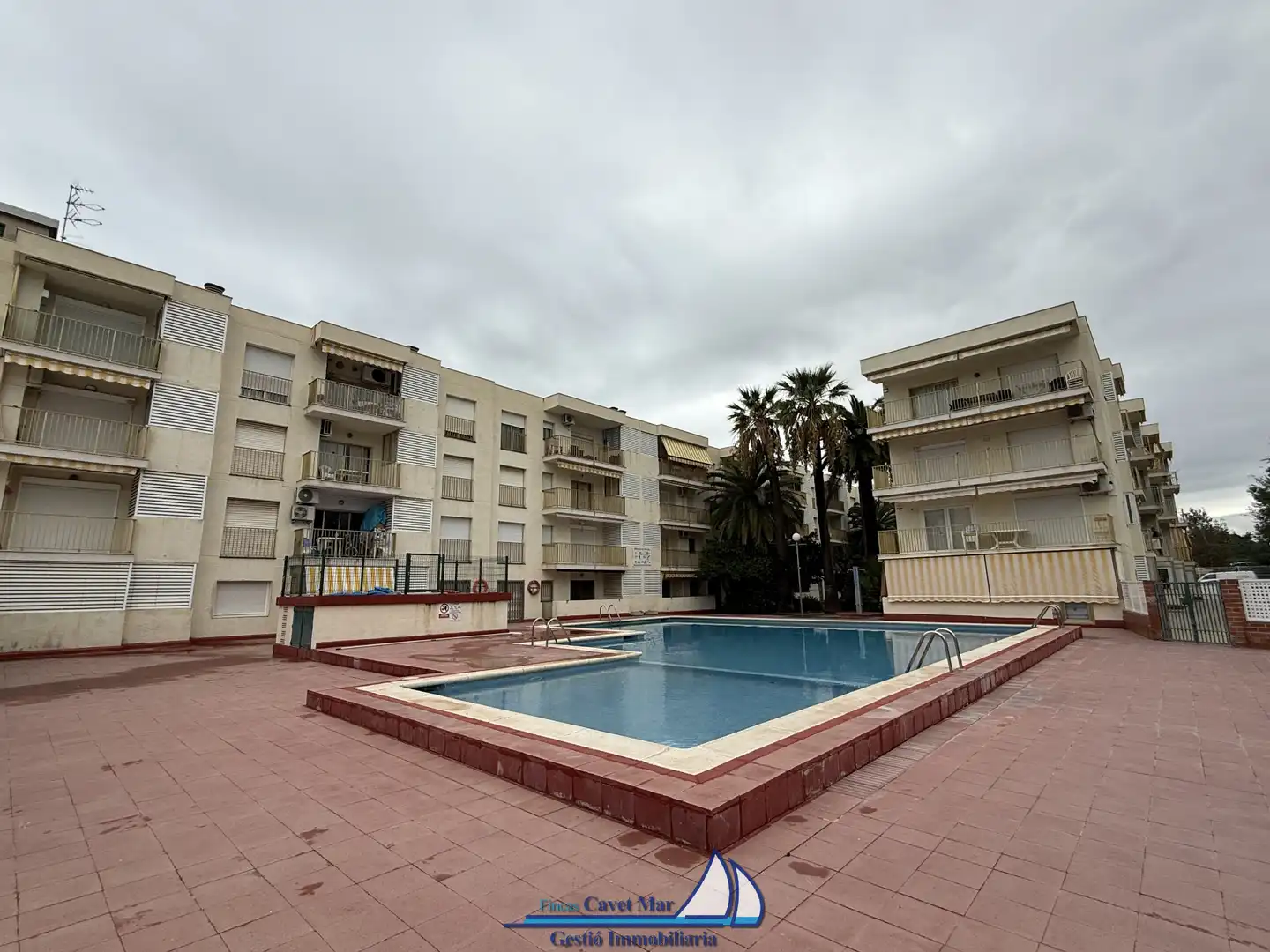 Appartement compact avec piscine à vendre à Avinguda de la Diputació 79