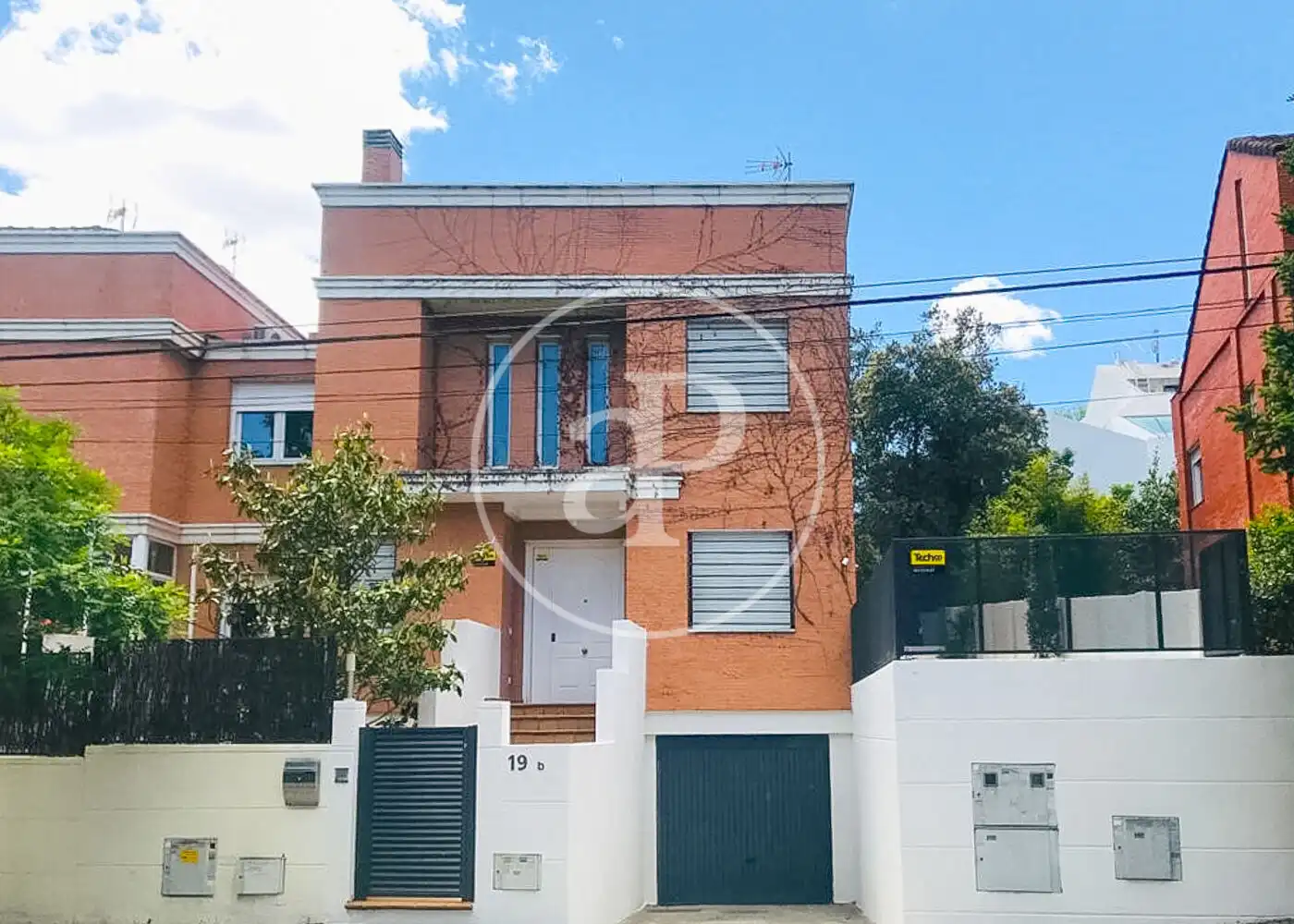 Vista exterior de Casa adosada en venta en  Madrid Capital con Aire acondicionado, Calefacción y Jardín privado