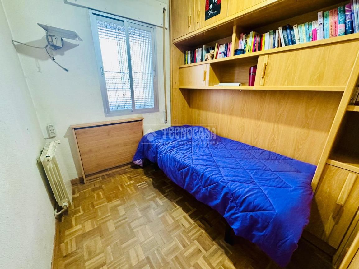 Bedroom of Flat for sale in  Madrid Capital  with Balcony