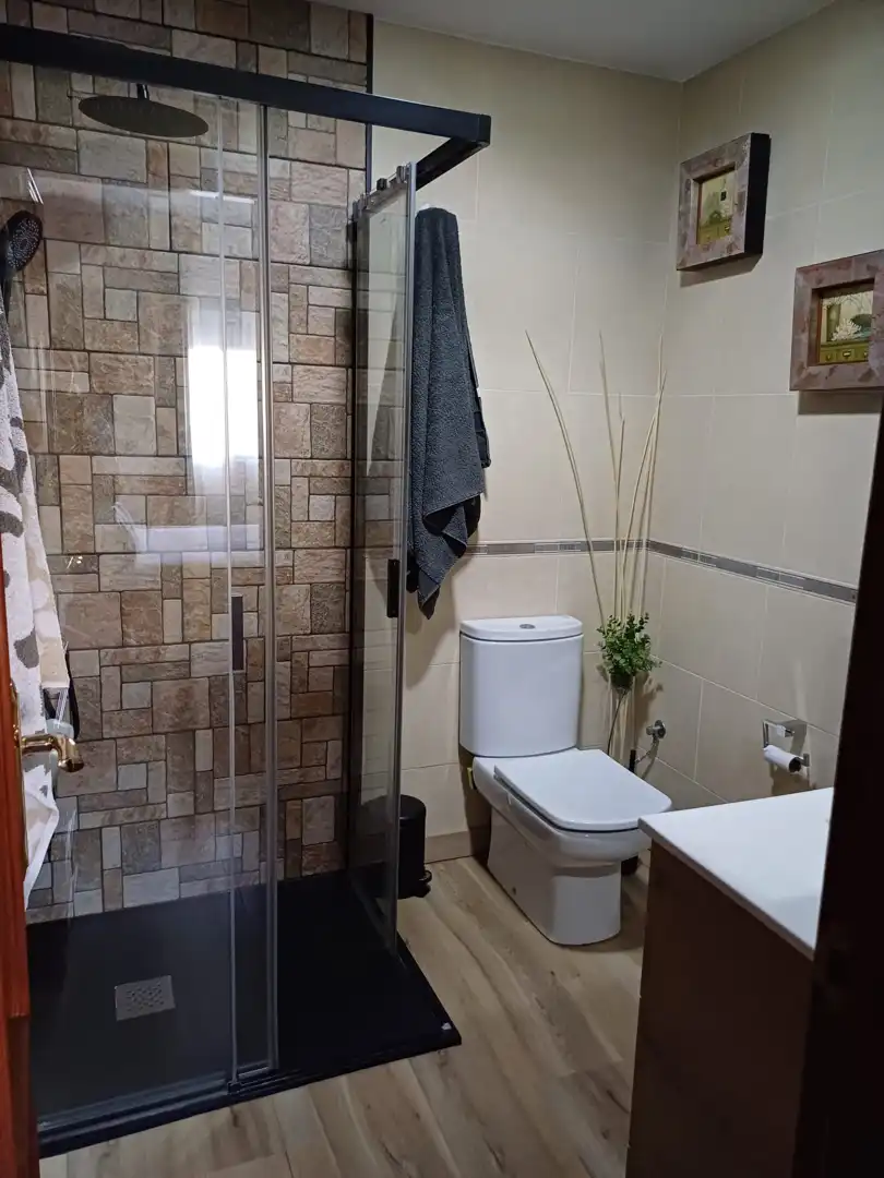 Bathroom of Flat for sale in Úbeda  with Air Conditioner, Heating and Oven