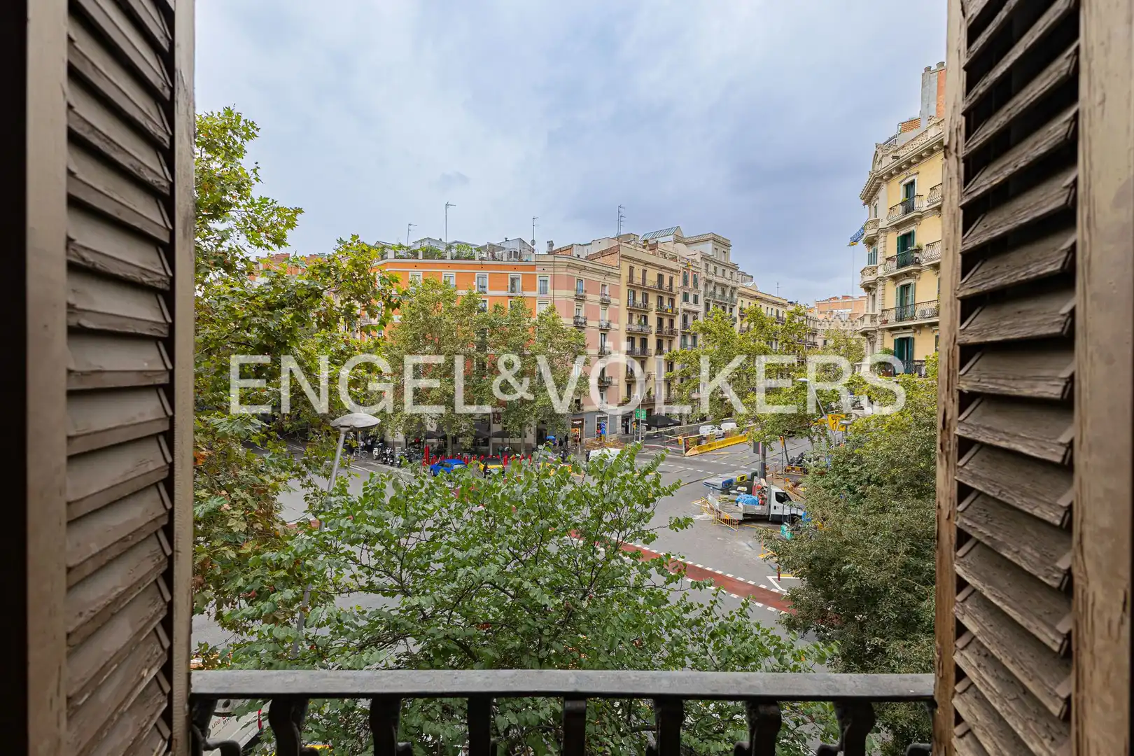 Vista exterior de Piso en venta en Eixample