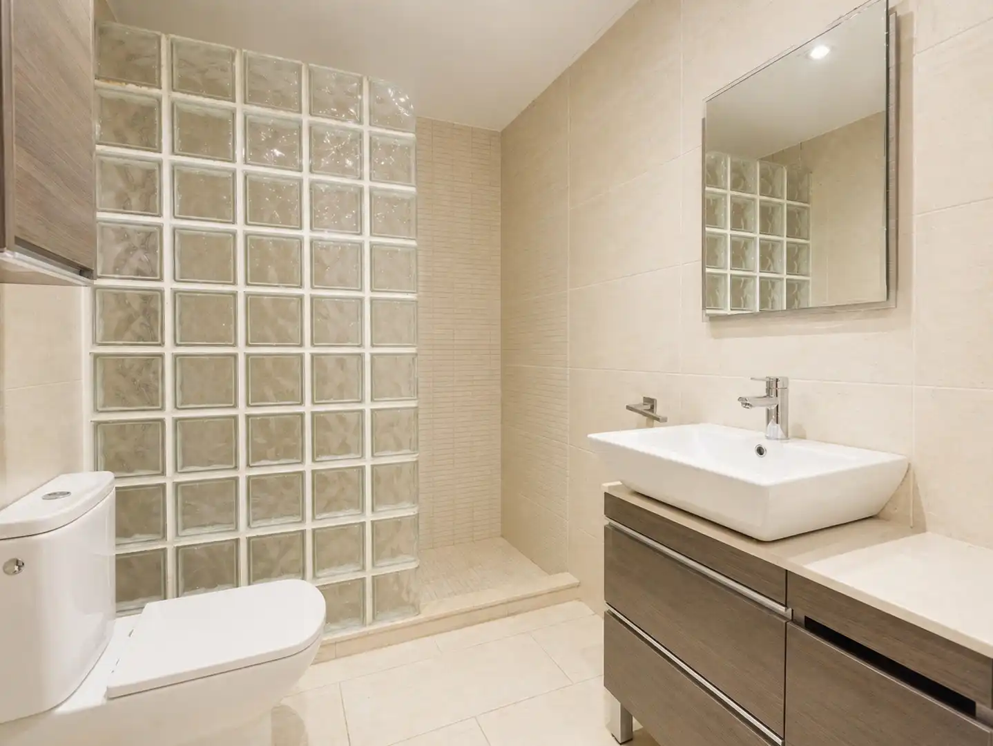 Baño de Casa adosada en venta en El Vendrell con Aire acondicionado, Calefacción y Terraza