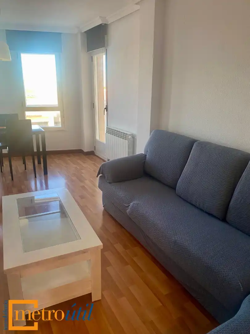 Living room of Flat for rent in Doñinos de Salamanca  with Heating, Parquet flooring and Furnished