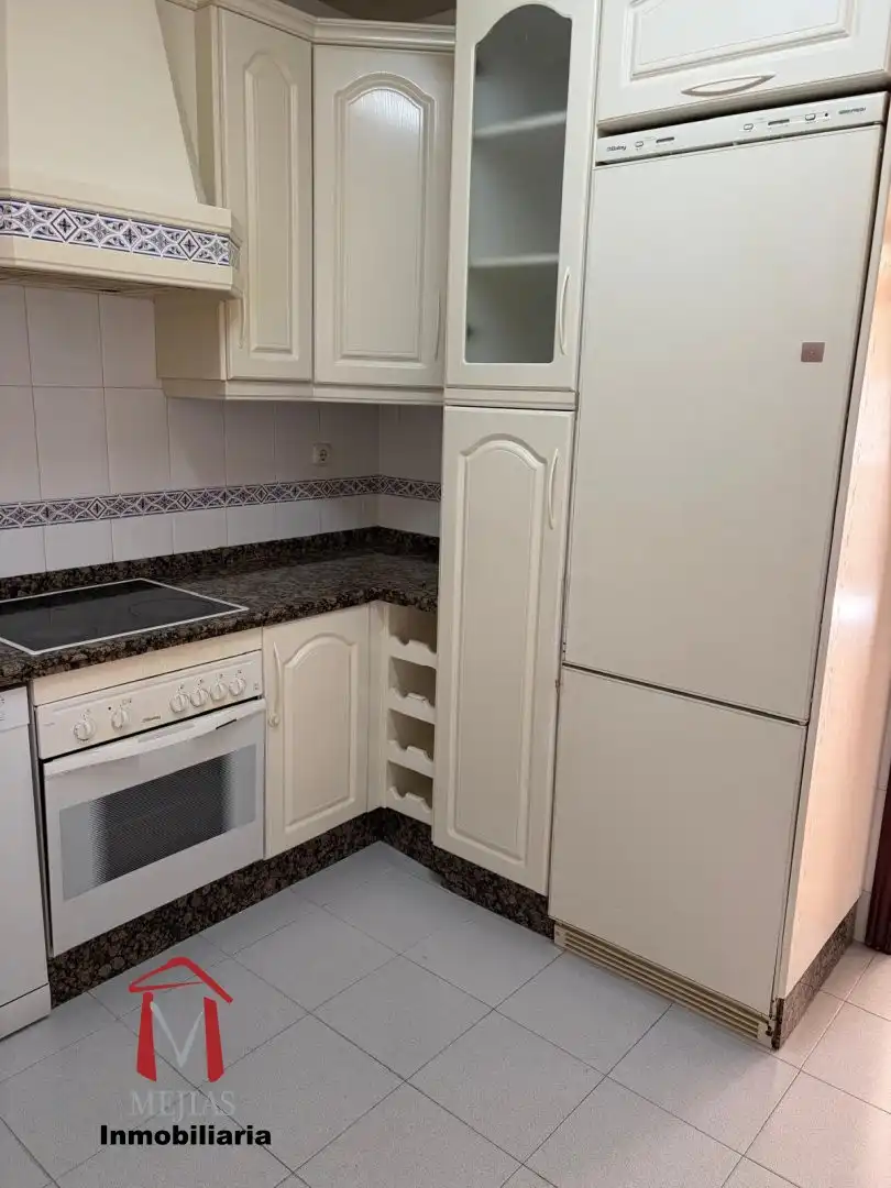 Piso con ascensor en venta en Zona de la Vega, imagen 8