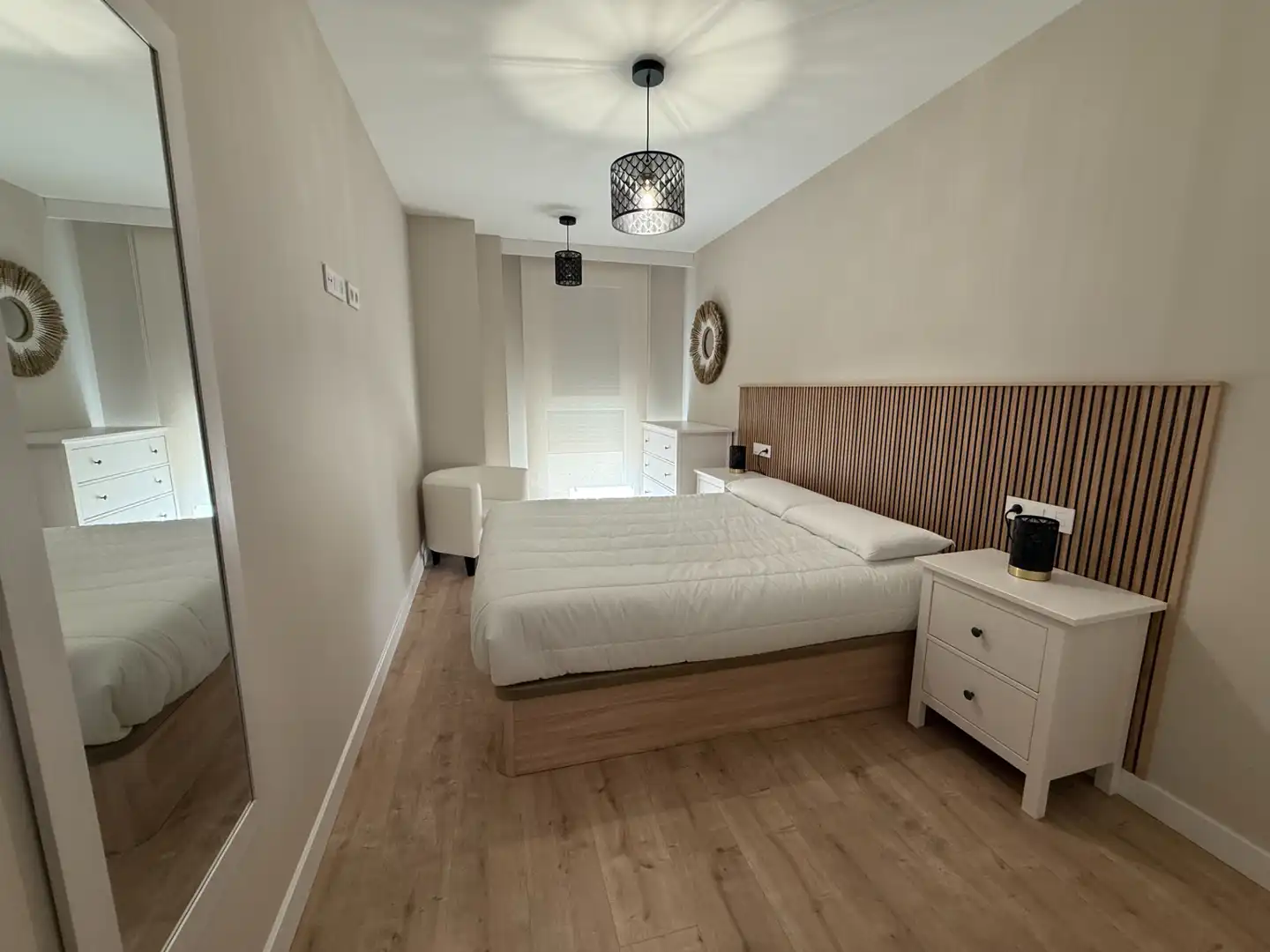 Schlafzimmer von Wohnungen zur Miete in León Capital  mit Klimaanlage, Heizung und Parkett