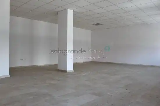 Oficina en venta en Sotogrande con Calefacción
