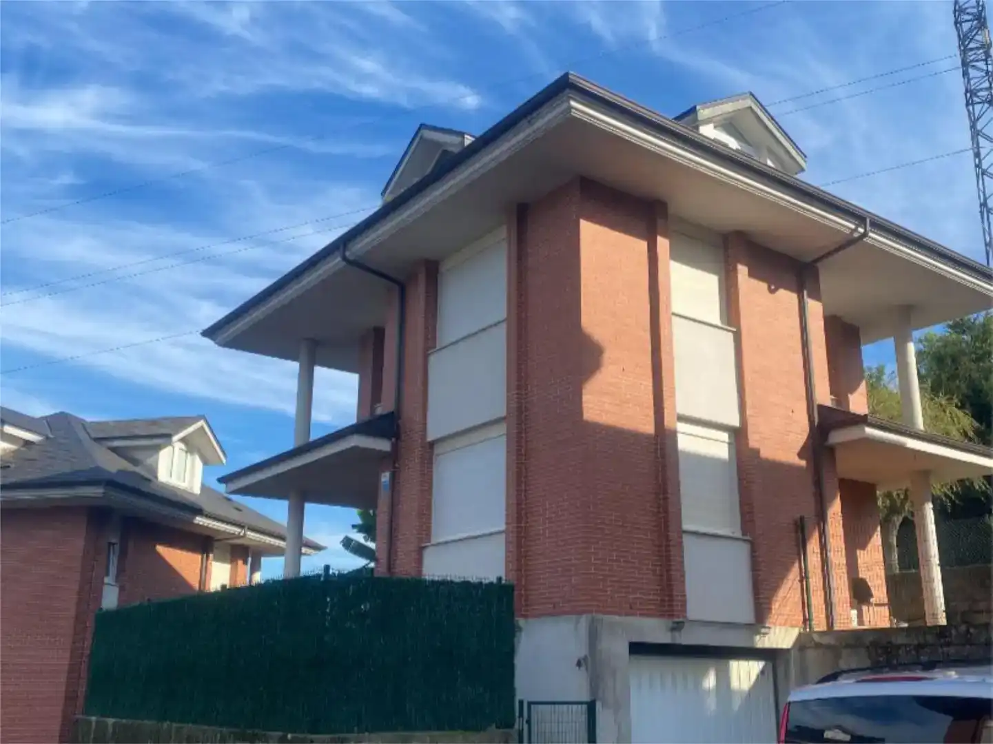 Außenansicht von Wohnung zum Verkauf in Camargo mit Privatgarten