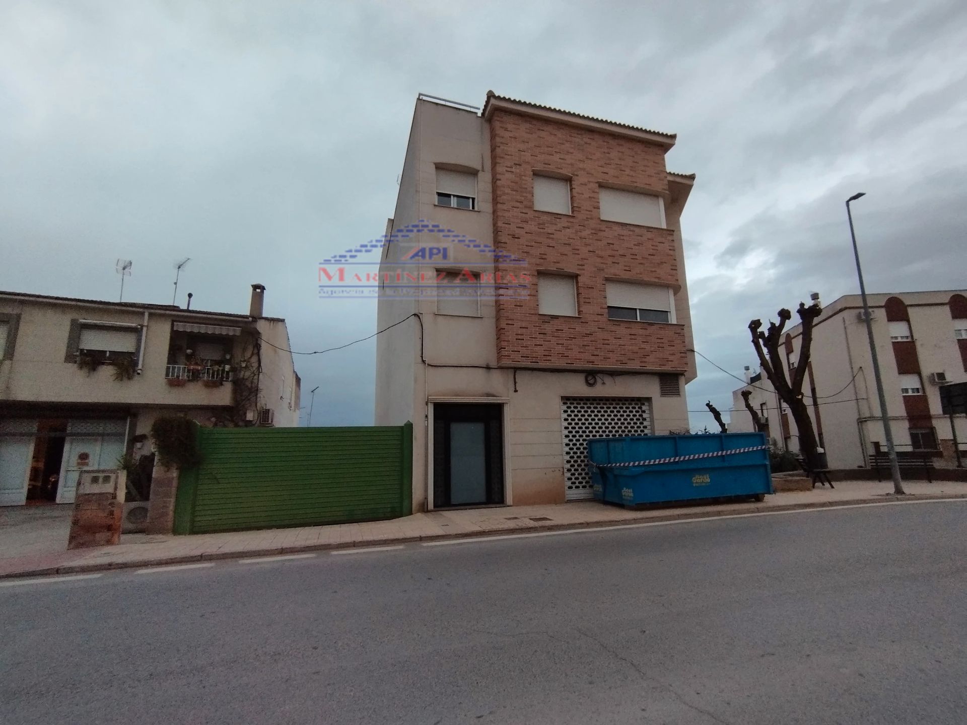 Vista exterior de Edifici en venda en Mengíbar