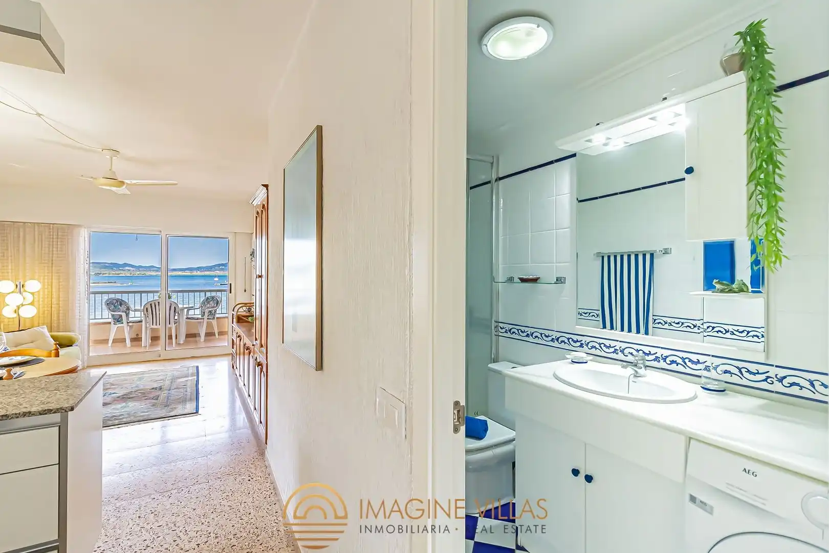 Baño de Apartamento en venta en La Manga del Mar Menor con Amueblado y Piscina comunitaria
