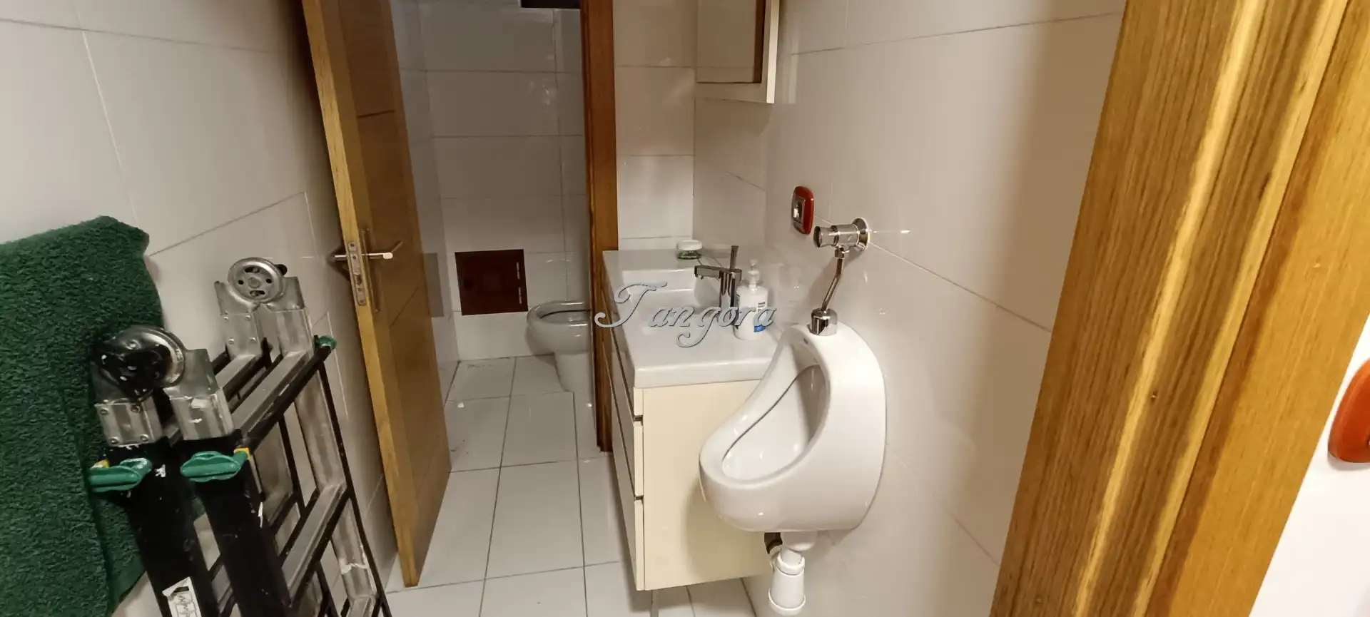 Badezimmer von Geschaftsraum zum Verkauf in Plentzia mit Klimaanlage