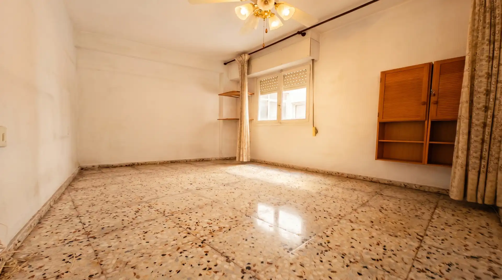 Habitación de Piso en venta en Alicante / Alacant con Calefacción, Amueblado y Horno