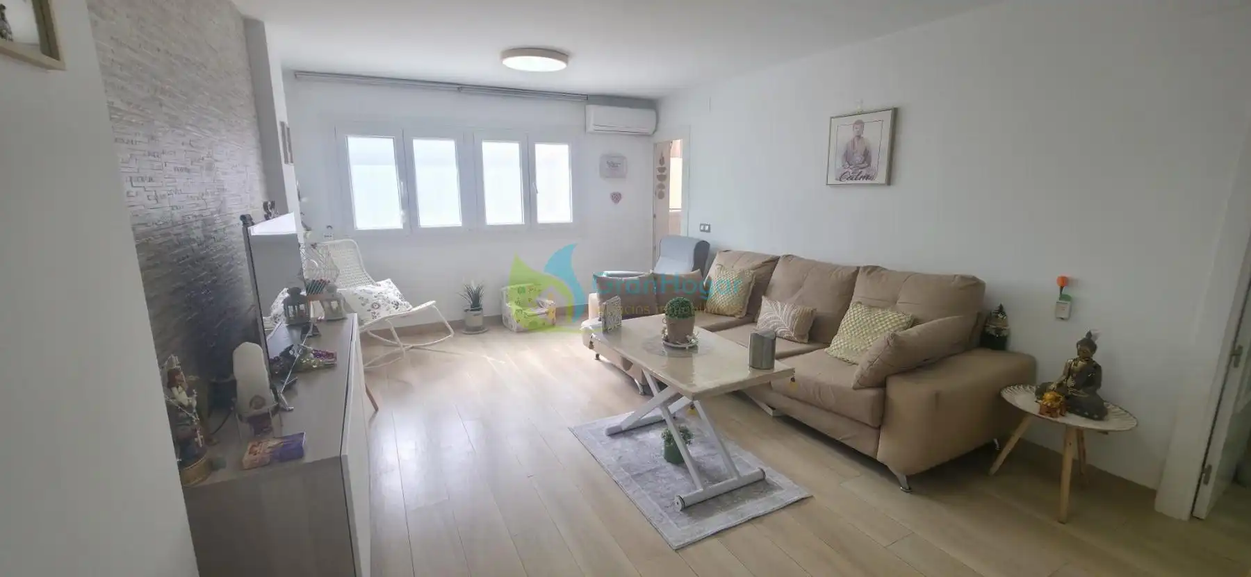 Living room of Flat for sale in Sevilla  with Furnished and Balcony