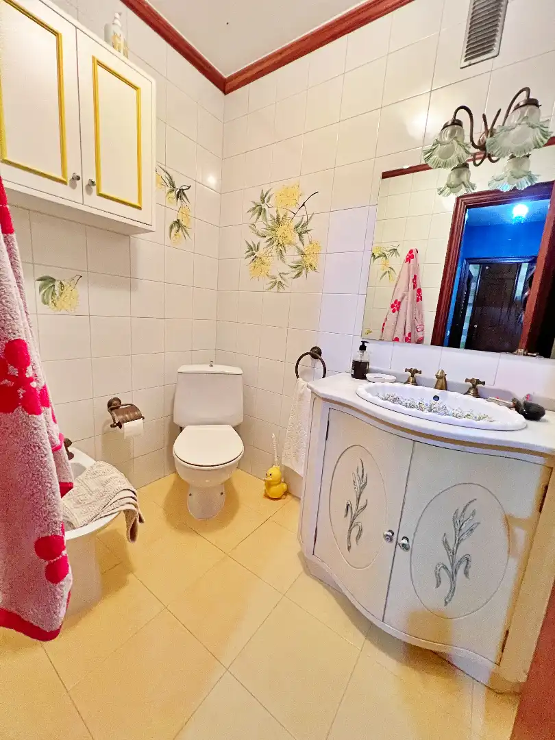 Badezimmer von Wohnung zum Verkauf in Lugo mit Heizung, Parkett und Möbliert