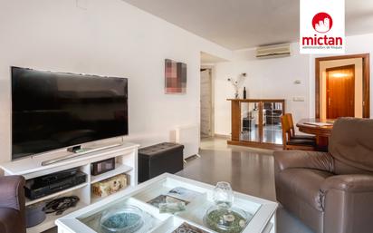 Living room of Flat for sale in Sant Joan Despí  with Air Conditioner, Terrace and Balcony