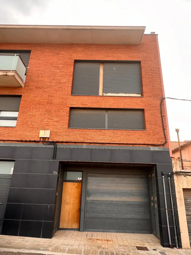 Vista exterior de Casa o xalet en venda en Calaf amb Terrassa, Traster i Balcó