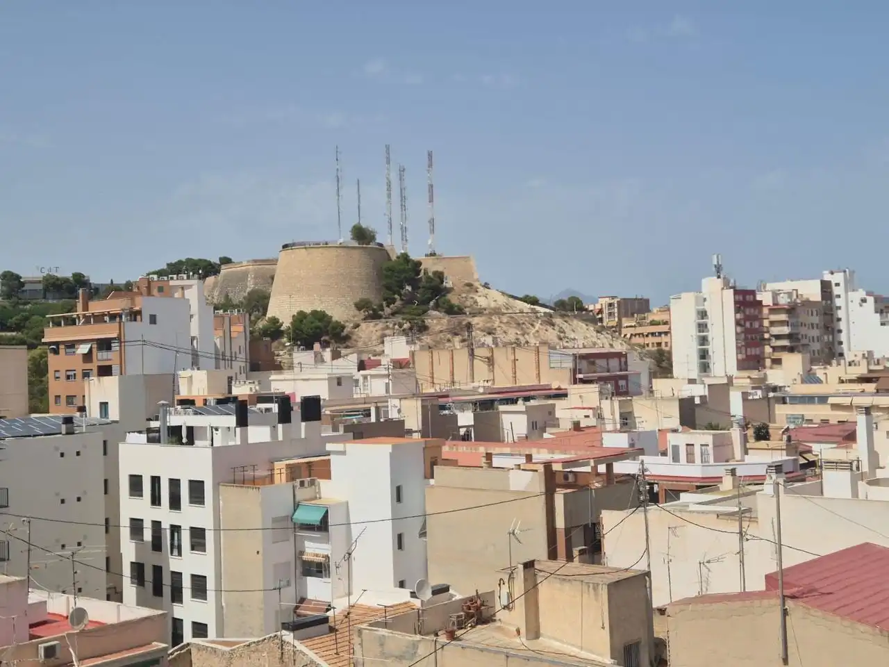 Vista exterior de Piso en venta en Alicante / Alacant con Aire acondicionado, Terraza y Amueblado