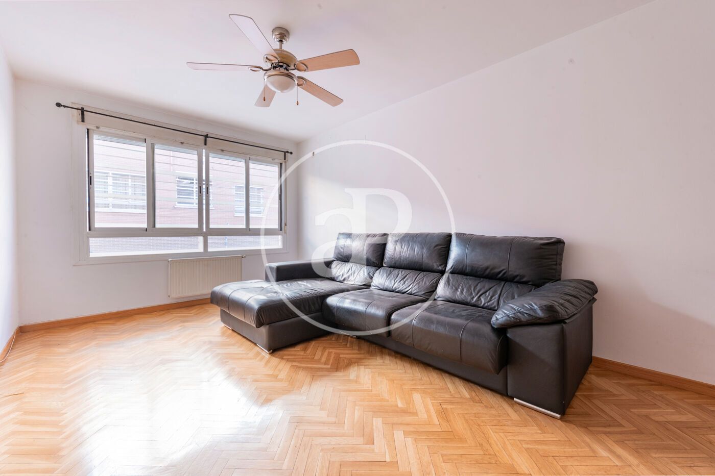 Sala de estar de Piso en venta en San Sebastián de los Reyes con Calefacción, Trastero y Piscina comunitaria