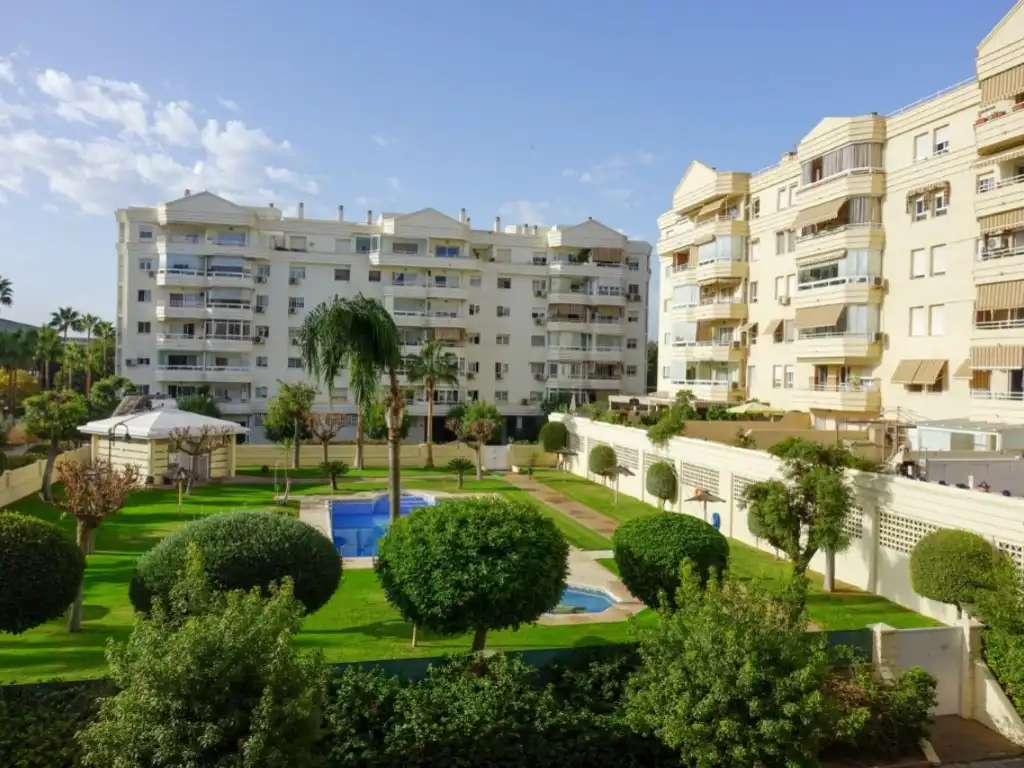 Vista exterior de Pis de lloguer en Málaga Capital amb Jardí privat i Piscina comunitària