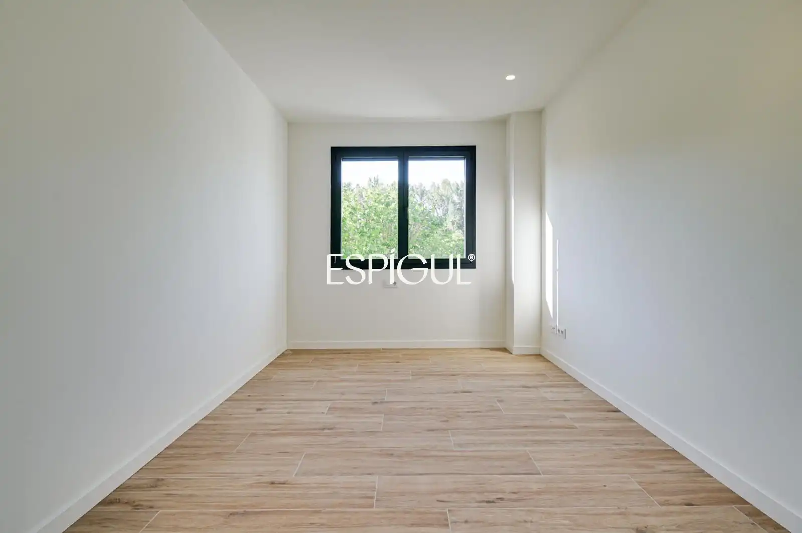 Schlafzimmer von Wohnung zur Miete in Girona mit Klimaanlage, Heizung und Terrasse