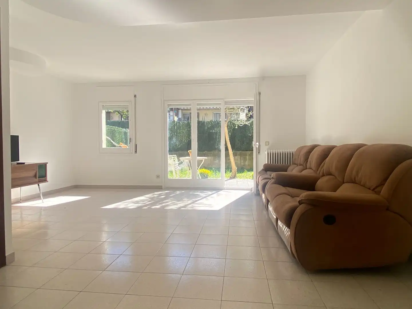 Sala de estar de Casa adosada en venta en Girona con Calefacción, Jardín privado y Terraza