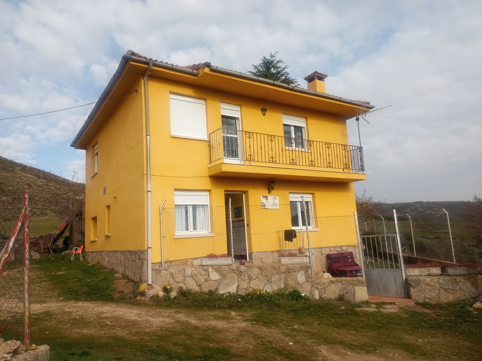 Vista exterior de Casa o xalet en venda en San Martín del Pimpollar amb Calefacció, Jardí privat i Moblat