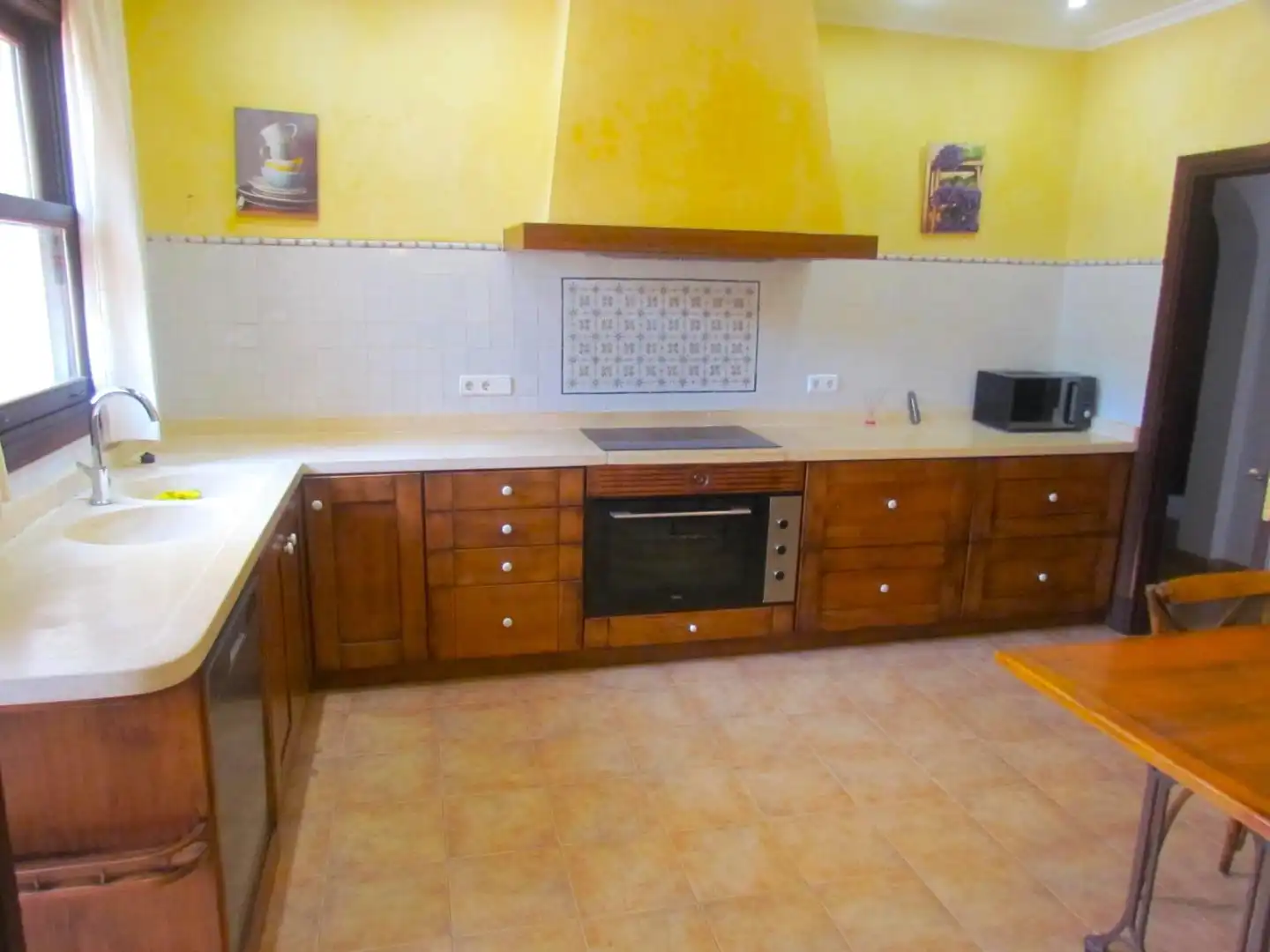 Cocina de Finca rústica de alquiler en Santa Eugènia con Aire acondicionado, Jardín privado y Terraza