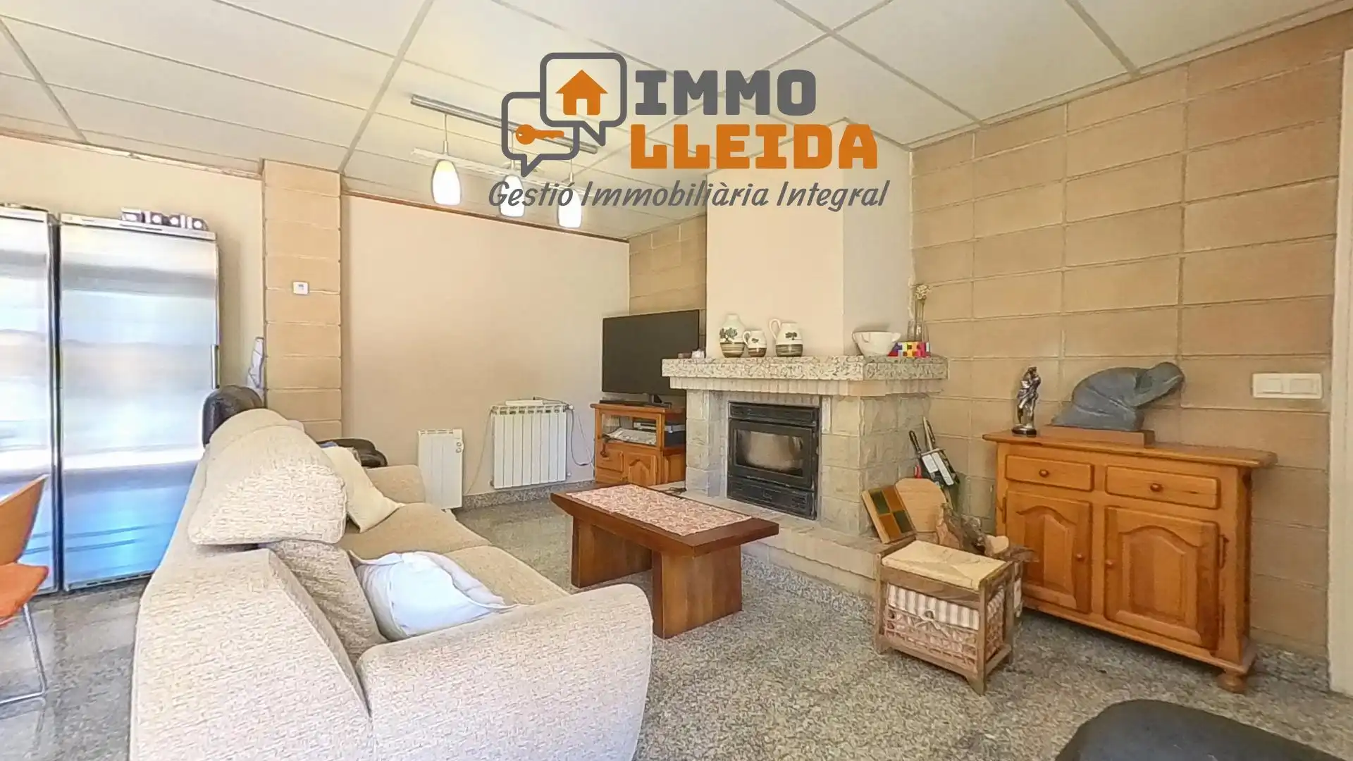Vista exterior de Casa o xalet en venda en Tàrrega amb Calefacció, Terrassa i Moblat