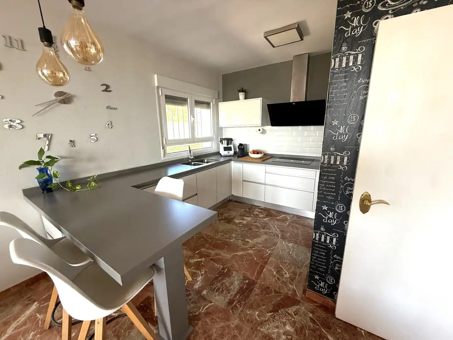 Cocina de Casa o chalet en venta en Almería con Aire acondicionado, Jardín privado y Terraza