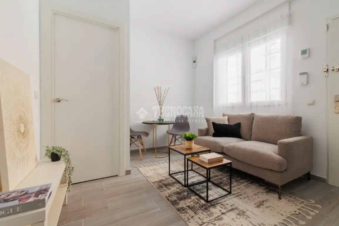 Habitación de Local en venta en Madrid
