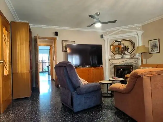 Sala d'estar de Casa adosada en venda en Alaquàs amb Aire condicionat, Terrassa i Traster