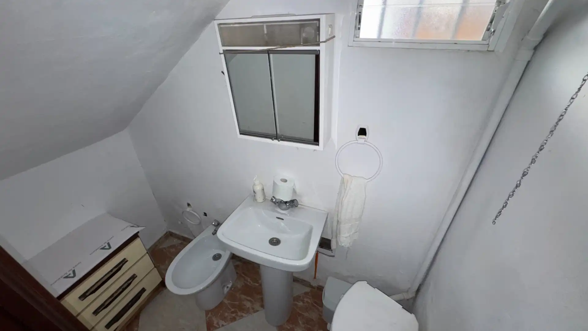 Bany de Casa o xalet en venda en Brenes amb Aire condicionat, Traster i Moblat