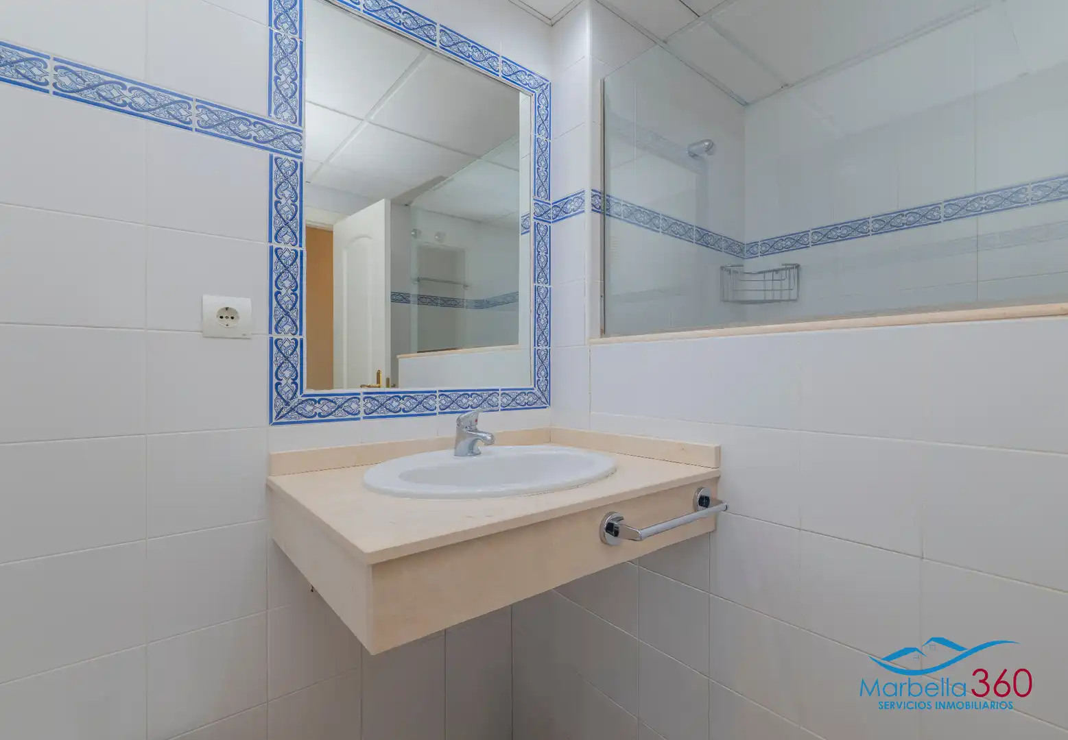 Badezimmer von Wohnung zum Verkauf in Marbella mit Klimaanlage, Terrasse und Abstellraum