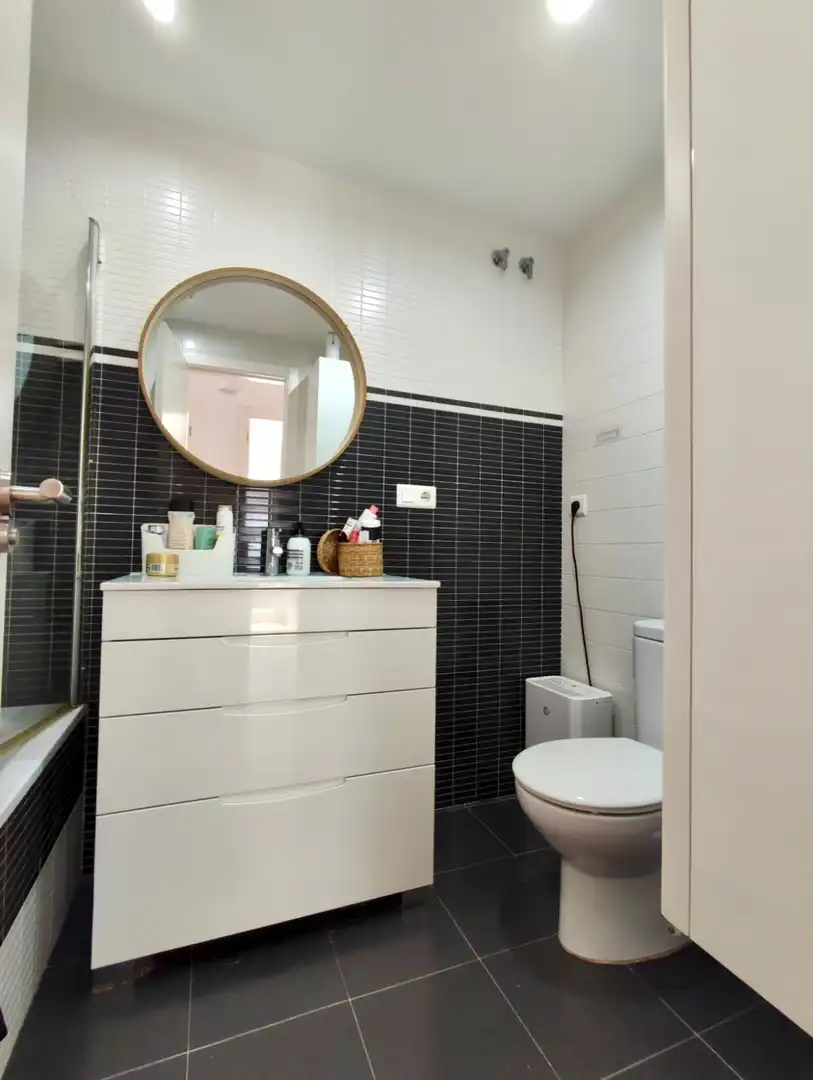 Flat for rent in Mompía - Avenida de la Libertad, Mompia