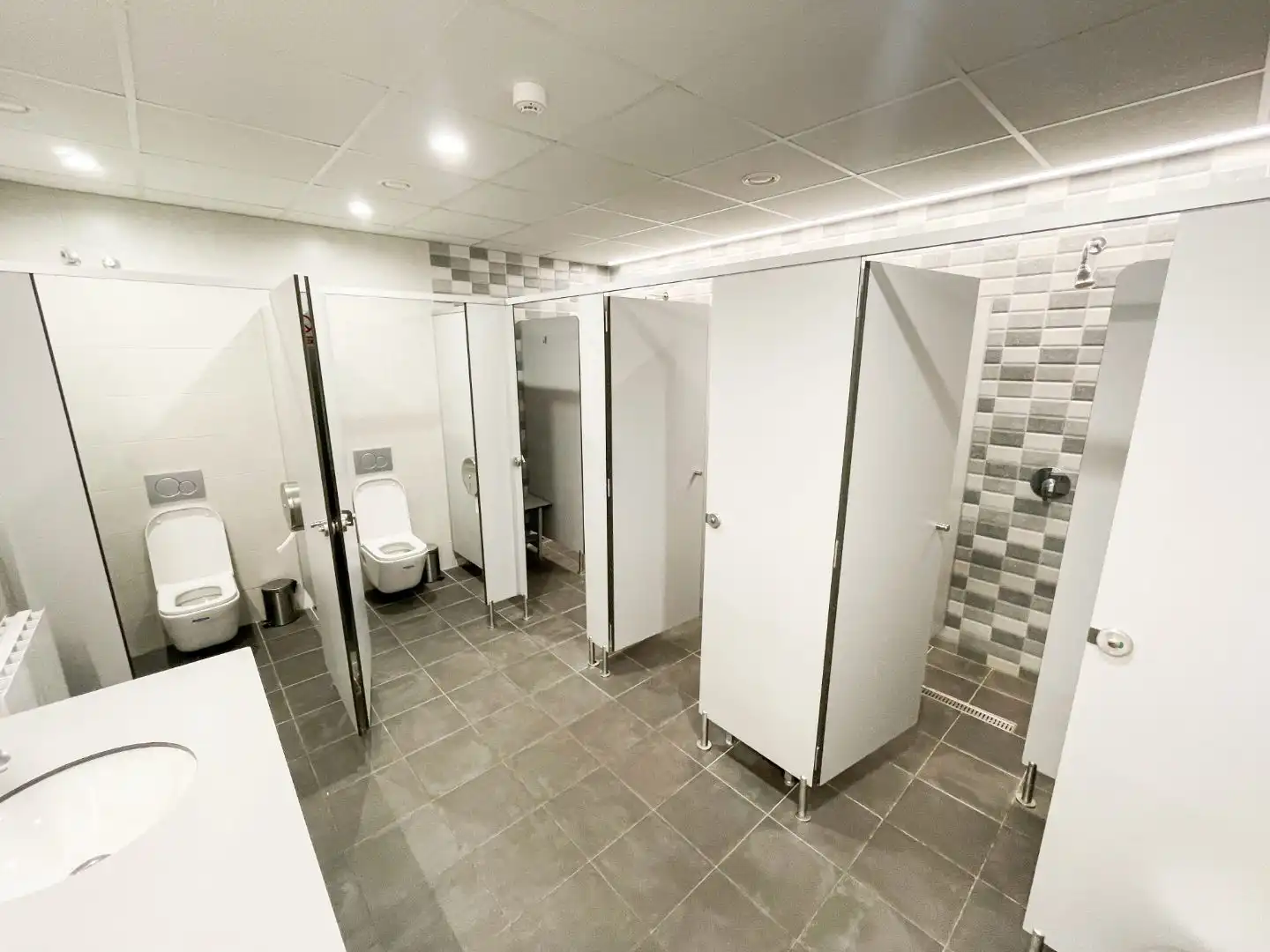 Badezimmer von Geschaftsraum zum Verkauf in Valtierra mit Klimaanlage, Heizung und Möbliert
