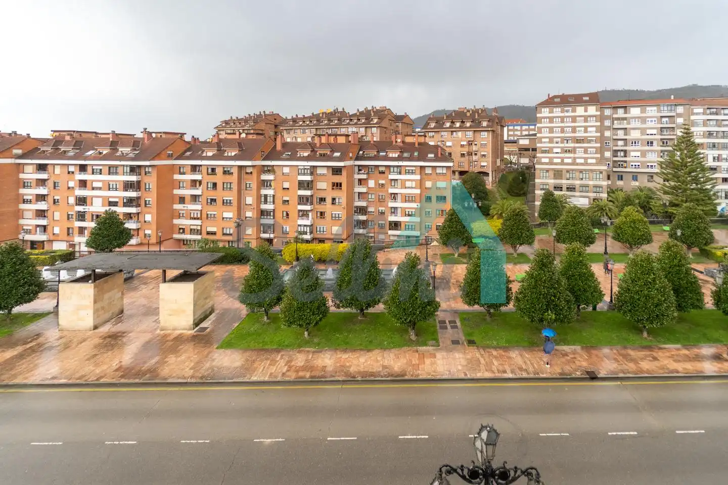 Außenansicht von Wohnung zur Miete in Oviedo  mit Heizung, Parkett und Möbliert