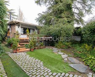 Garden of House or chalet for sale in  Madrid Capital  with Air Conditioner, Heating and Private garden