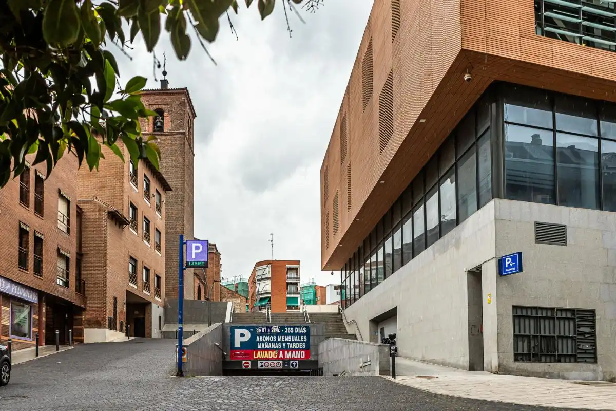 Außenansicht von Gebäude zum Verkauf in Alcorcón